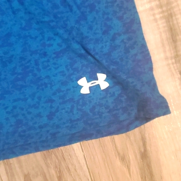 Under Armour Shirt - Picture 2 of 5